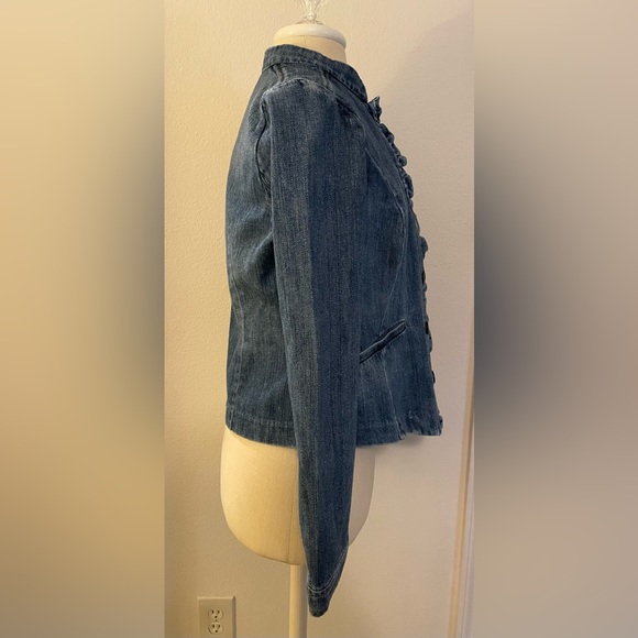 🤍 denim fitted jacket with ruffle on the front🤍 - Picture 3 of 6